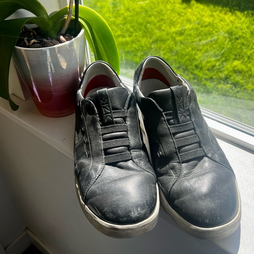 Kizik Mens New York Leather Hand Free Sneakers Size 9